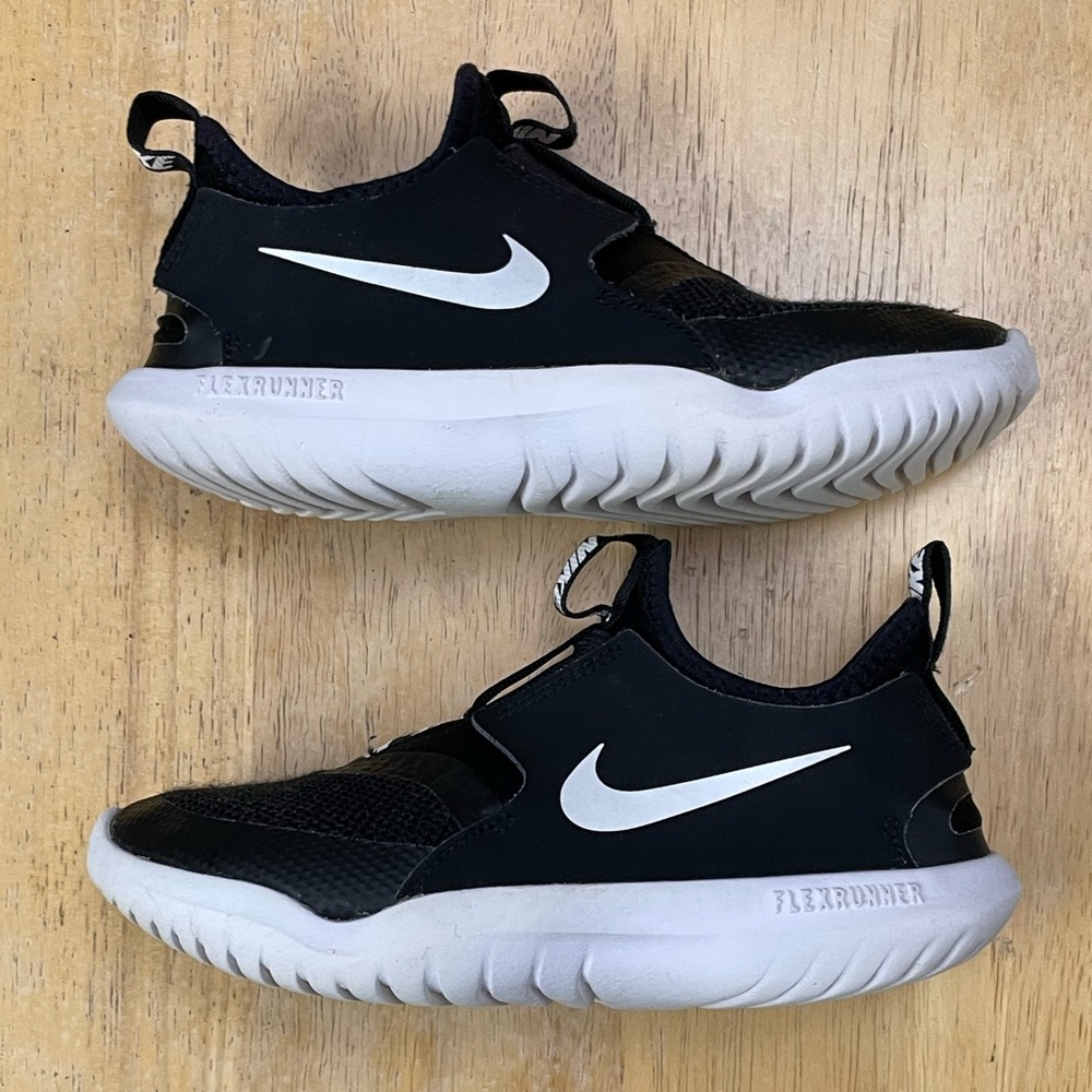 NIKE FLEX RUNNERS🖤